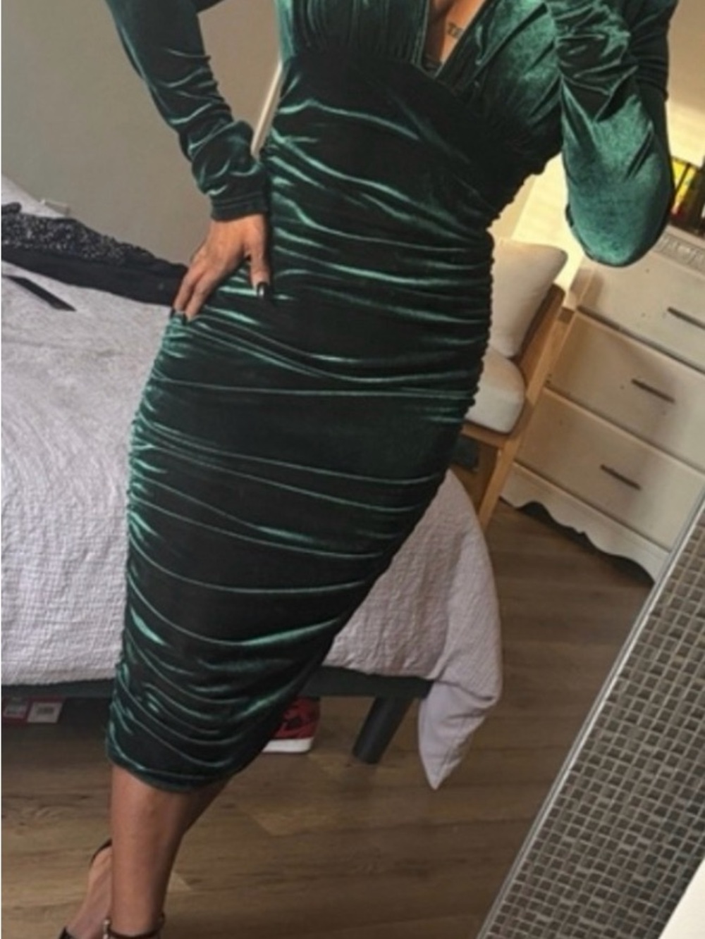 SHEIN Emerald Green Velvet Ruched Midi Dress
